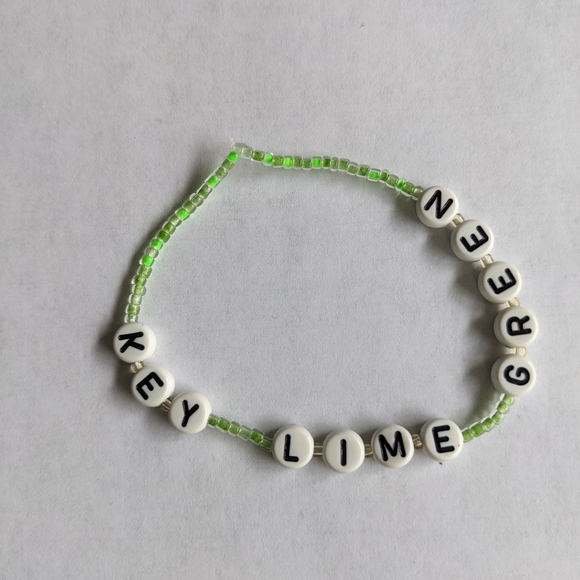 Key Lime Green beaded bracelet - Picture 2 of 2